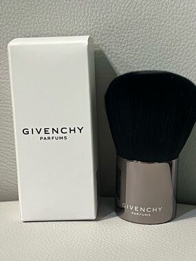 GIVENCHY Parfums Kabuki Makeup Brush NEW In Box
